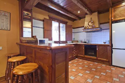 Una cocina o zona de cocina en Baqueira 1700 pie de pistas Tanau 4 hab