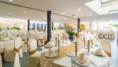 Un restaurante o sitio para comer en El Patio