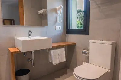Un baño de Hotel Cardós
