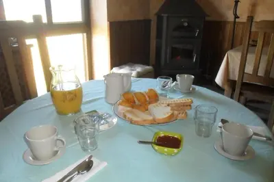 Comida en o cerca of this country house