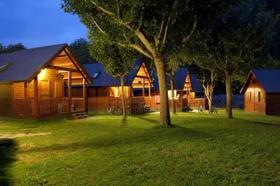 Jardín al aire libre en Bungalows Verneda Mountain Resort