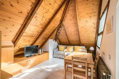Cama o camas de una habitación en Brahets by SeaMount Rentals