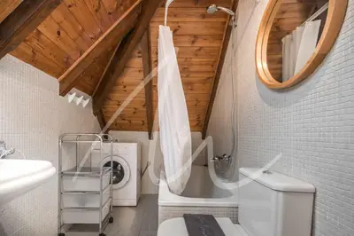 Un baño de Brahets by SeaMount Rentals
