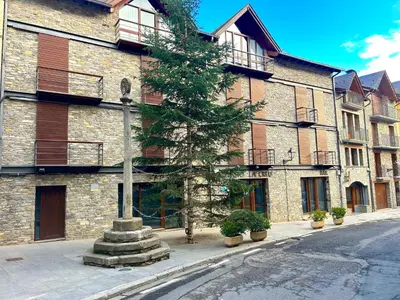 Edificio en el que se encuentra el hostal o pensión