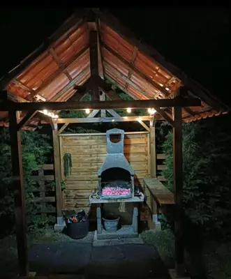 Barbacoa disponible para clientes en el apartamento