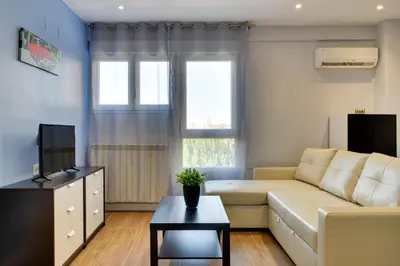Una televisión o centro de entretenimiento en Apartamentos San Lázaro