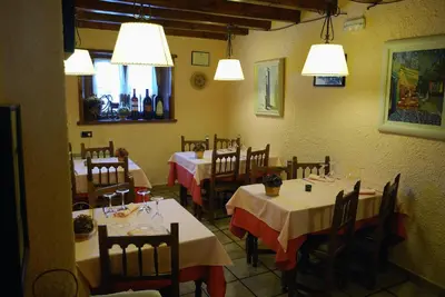 Un restaurante o sitio para comer en El Bouquet