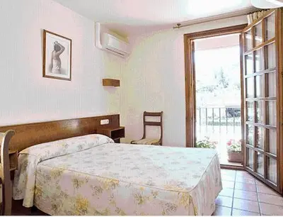 Cama o camas de una habitación en Hostal Lorentxo