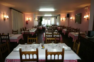 Un restaurante o sitio para comer en Hotel Can Mestre