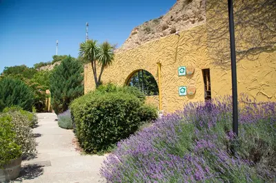 Jardín al aire libre en Cuevas de las Bardenas