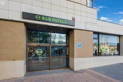 Certificado, premio, señal o documento que está expuesto en B&B HOTEL Zaragoza Centro