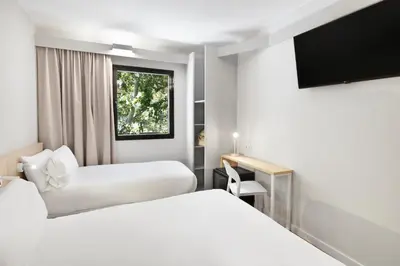 Cama o camas de una habitación en B&B HOTEL Zaragoza Centro