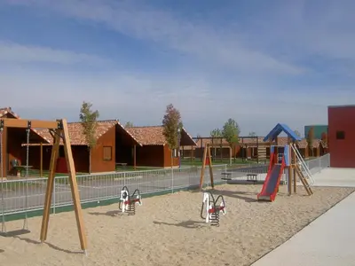Zona de juegos infantil en Camping Iratxe Ciudad de Vacaciones