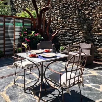 Un patio o zona al aire libre en Hotel Boutique La Neu