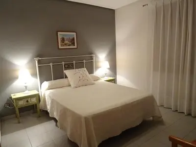 Cama o camas de una habitación en Hostal Pirineos Ainsa