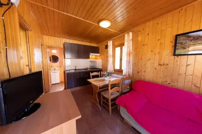 Una cocina o zona de cocina en Bungalowpark Isábena