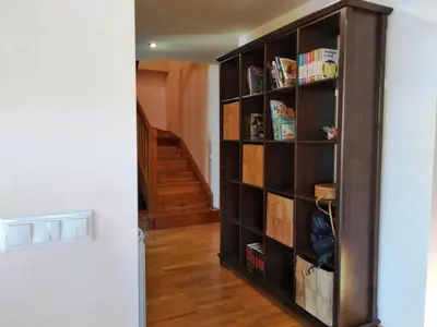Biblioteca en el apartamento