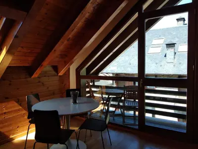 Un restaurante o sitio para comer en Dúplex familiar en Esterri d'Àneu
