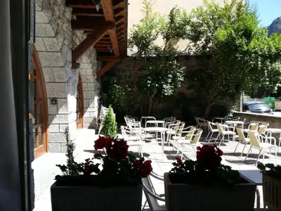 Un restaurante o sitio para comer en Hotel Villa de Canfranc