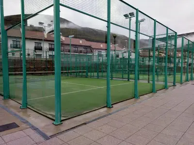 Instalaciones para jugar a tenis o squash en Rural Badaguas o alrededores