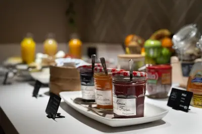 Comida en o cerca de este hotel