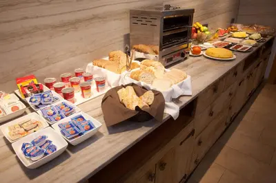 Comida en o cerca de este hotel
