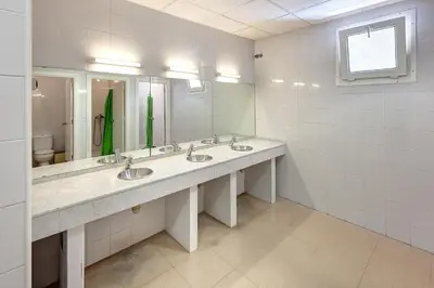 Un baño de Alberg Montsec-Mur
