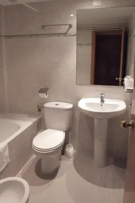Un baño de Hotel Goya