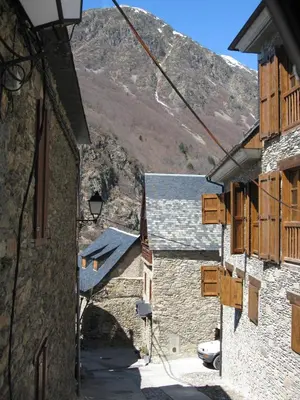 Vista general de una montaña o vista desde la casa o chalet