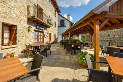Un restaurante o sitio para comer en Hostal Kimboa