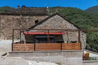 Vista general de una montaña o vista desde the country house