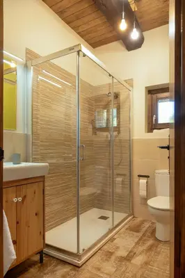 Un baño de La Borda de Chelis