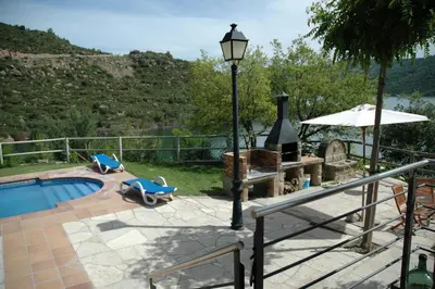 Piscina en o cerca de Casa con vistas al lago y con piscina - Casó Nou