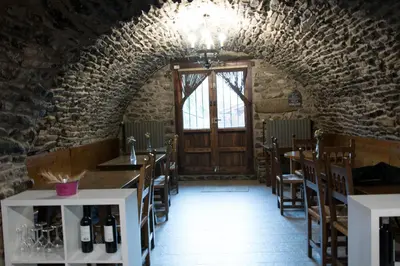 Un restaurante o sitio para comer en Apartamentos Casa Ruben