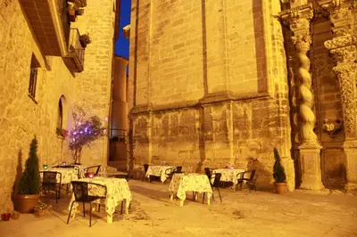 Un restaurante o sitio para comer en Hotel Portal Del Matarraña
