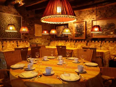 Un restaurante o sitio para comer en Hotel Almud