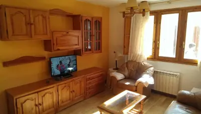 Una televisión o centro de entretenimiento en Apartamento en Sallent de Gallego