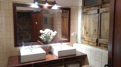 Un baño de El Racó de les Grases