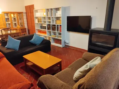 Una televisión o centro de entretenimiento en Casa Remunda