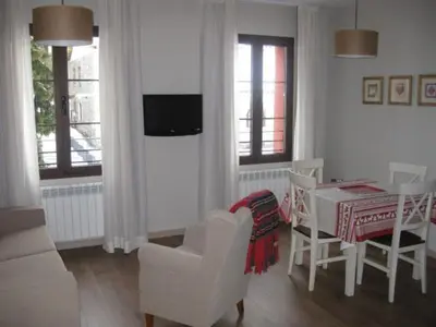 Una televisión o centro de entretenimiento en Aparthotel Foratata