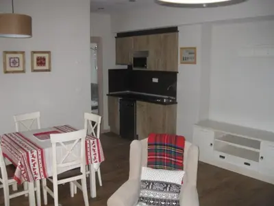 Una televisión o centro de entretenimiento en Aparthotel Foratata