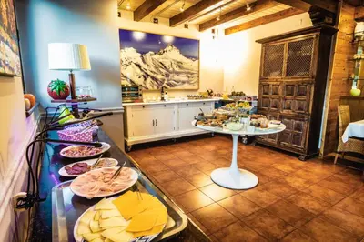 Comida en o cerca de este hotel