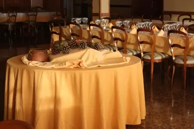 Un restaurante o sitio para comer en Hotel Rausan