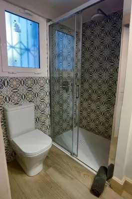 Un baño de Atico Estafeta