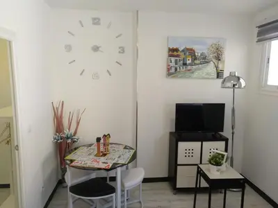 Una televisión o centro de entretenimiento en Apartamento Cigüeña 1