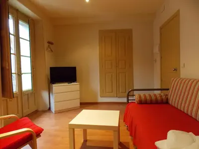 Una televisión o centro de entretenimiento en Apartamentos Codallos