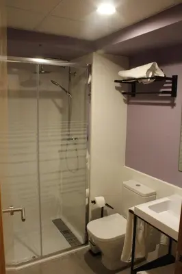 Un baño de Hostal Universitat