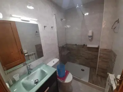 Un baño de Hostal Escarla