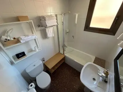 Un baño de Hotel Els Puis