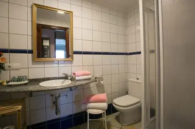 Un baño de Estudios Casa Lola de Talarn